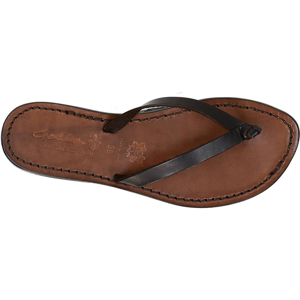 Sandalias hechas a mano de cuero marrón oscuro de las mujeres