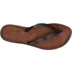Sandalias hechas a mano de cuero marrón oscuro de las mujeres