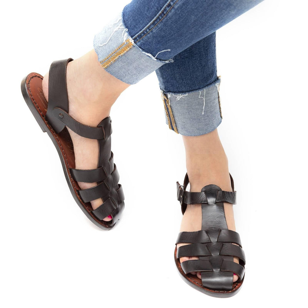 Sandalias planas marrón oscuras para las mujeres reales de cuero hecho a mano en Italia