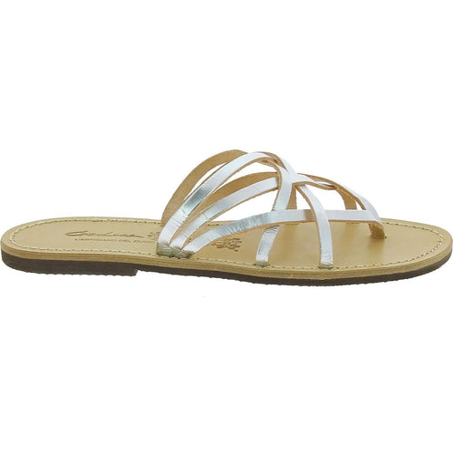 Flache Hand gefertigte Damen-Sandalen mit Riemchen aus silberfarbenem Leder und Ledersohle