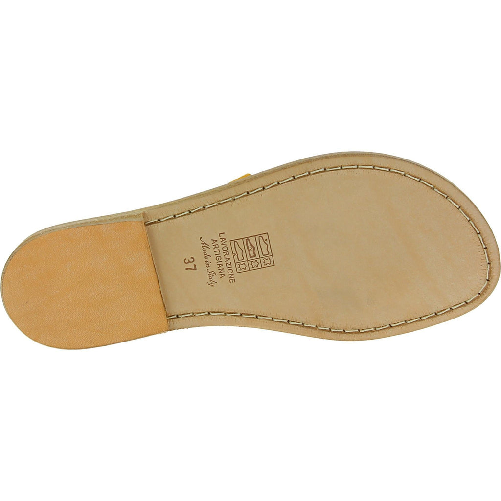 Sandali donna in pelle nabuk color ocra fatti a mano