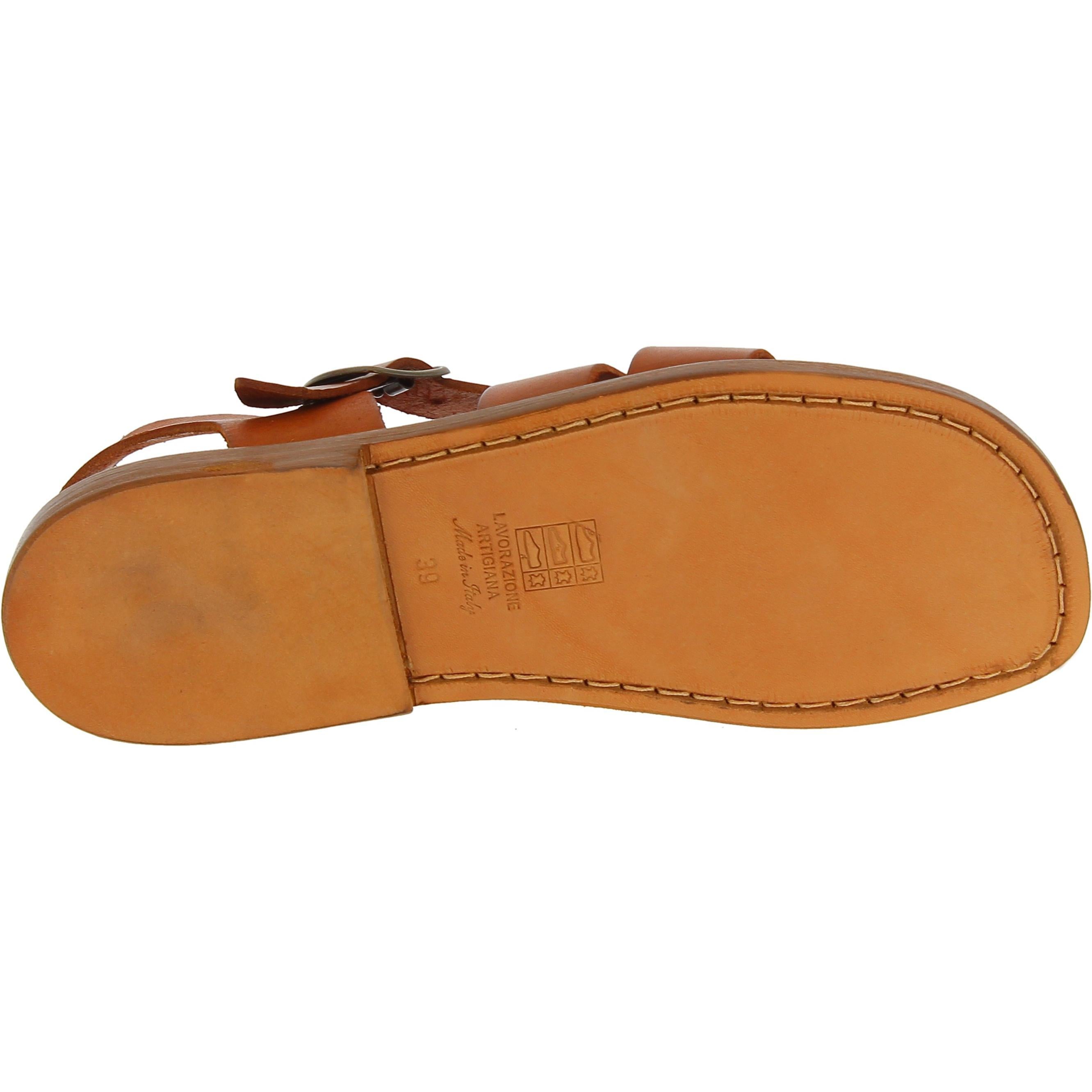 Sandali da uomo in pelle color cuoio fatti a mano in Italia