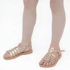 Attica Persephone Sandali gladiatore da bambina in pelle di vitello laminata oro rosa chiusura con fibbia