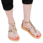Sandali infradito da donna con lacci incrociati fatti a mano in pelle di vitello laminata oro