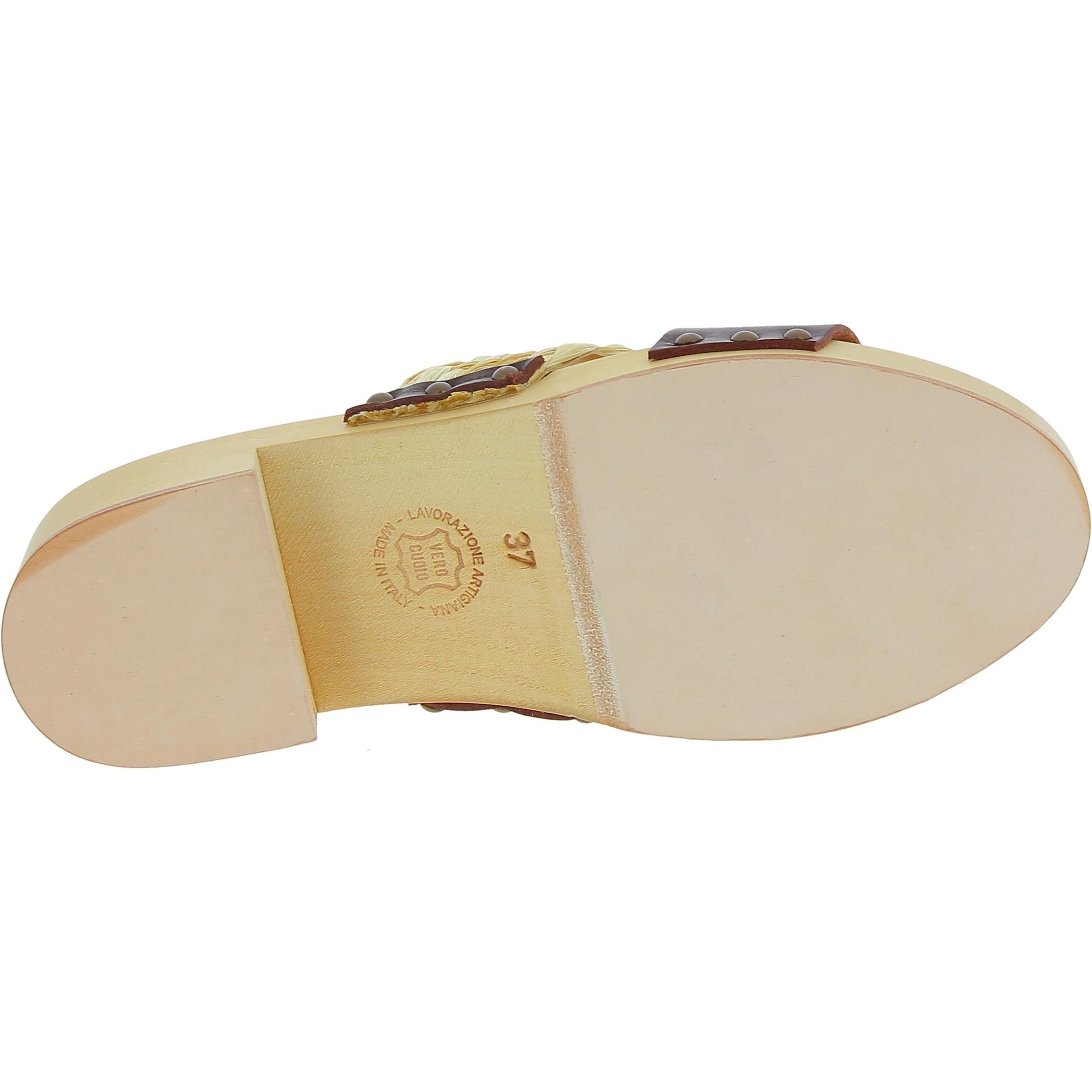 Sabot in legno da donna artigianali con fascia in rafia e pelle testa di moro
