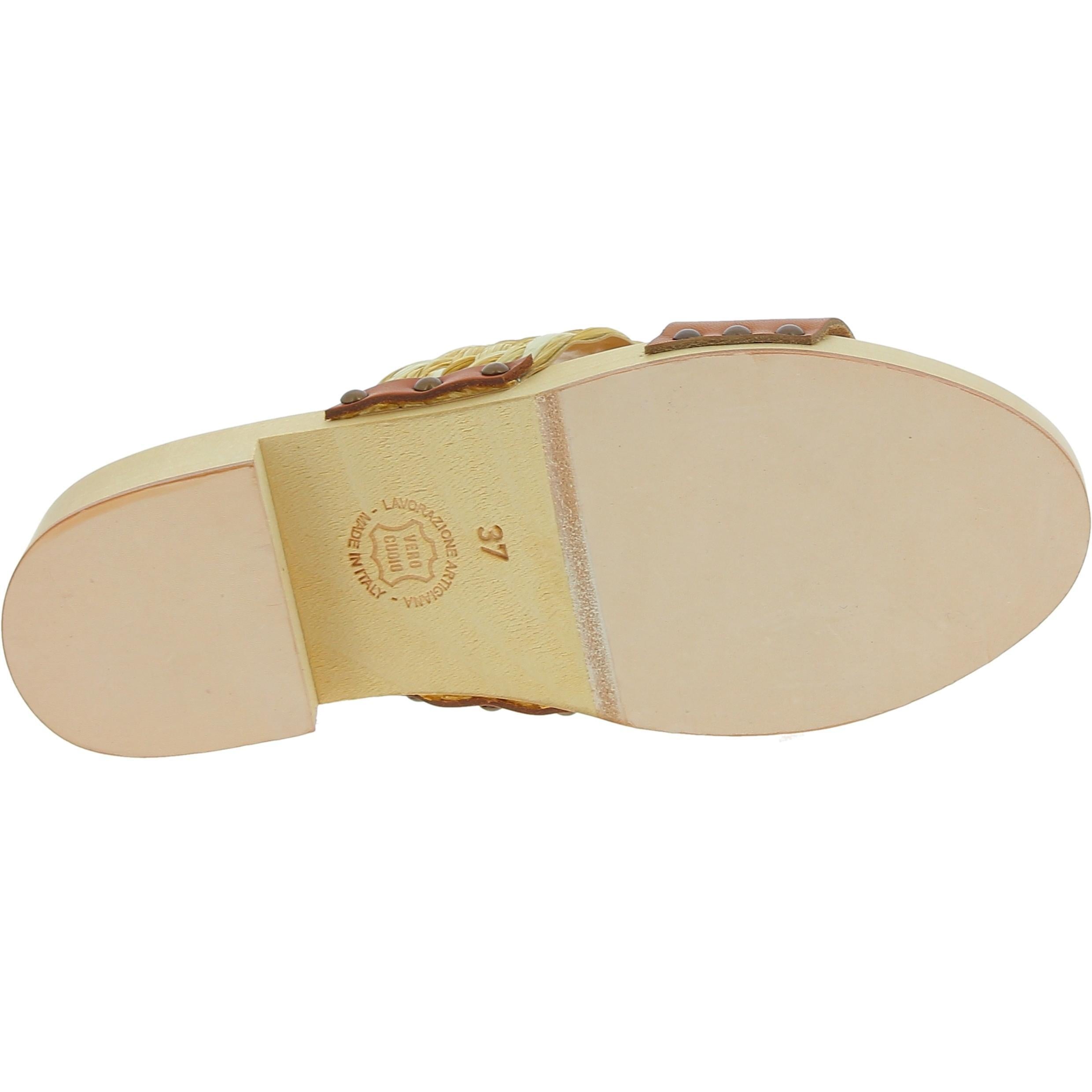 Sabot in legno da donna artigianali con fascia in rafia e pelle color cuoio