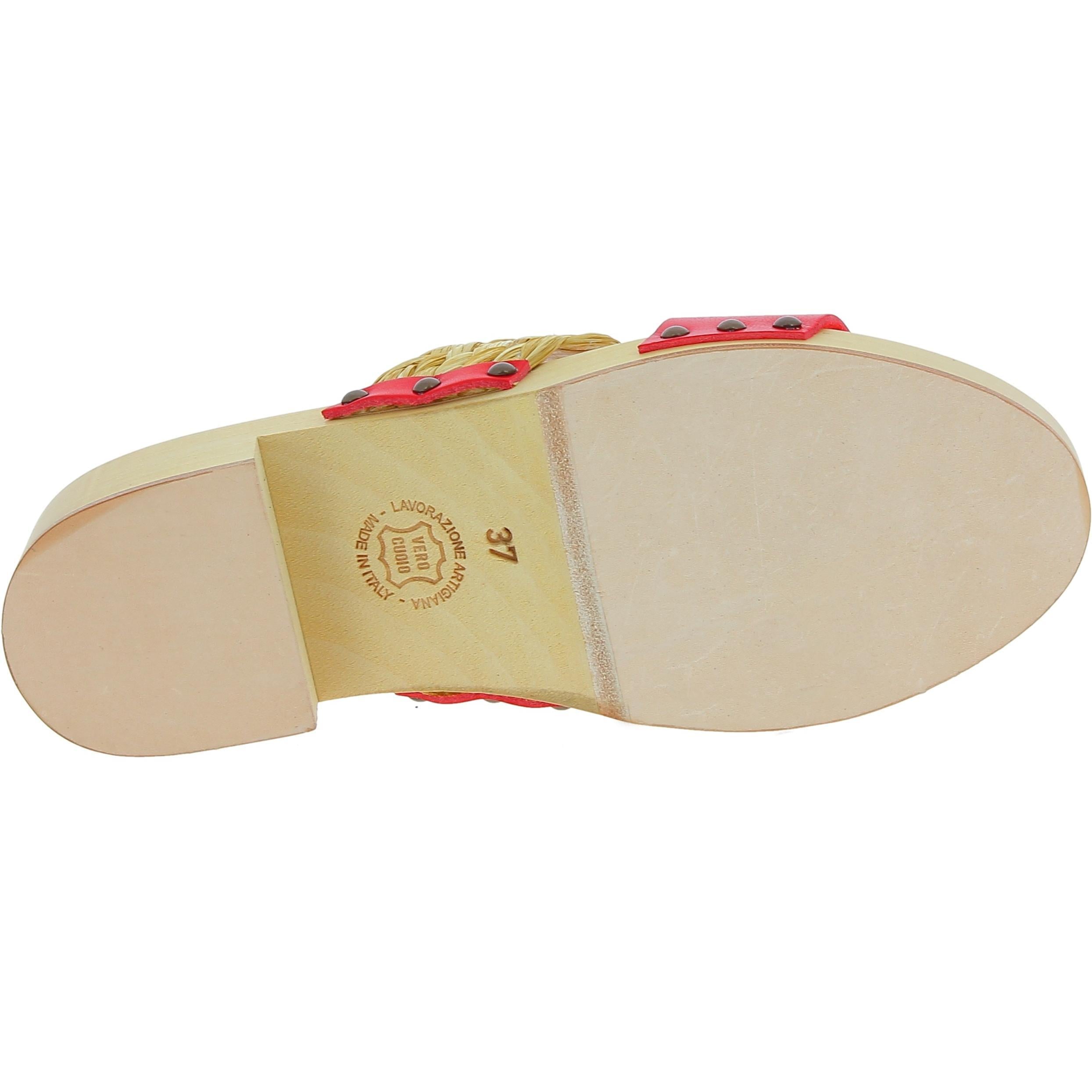 Sabot in legno da donna artigianali con fascia in rafia e pelle rossa