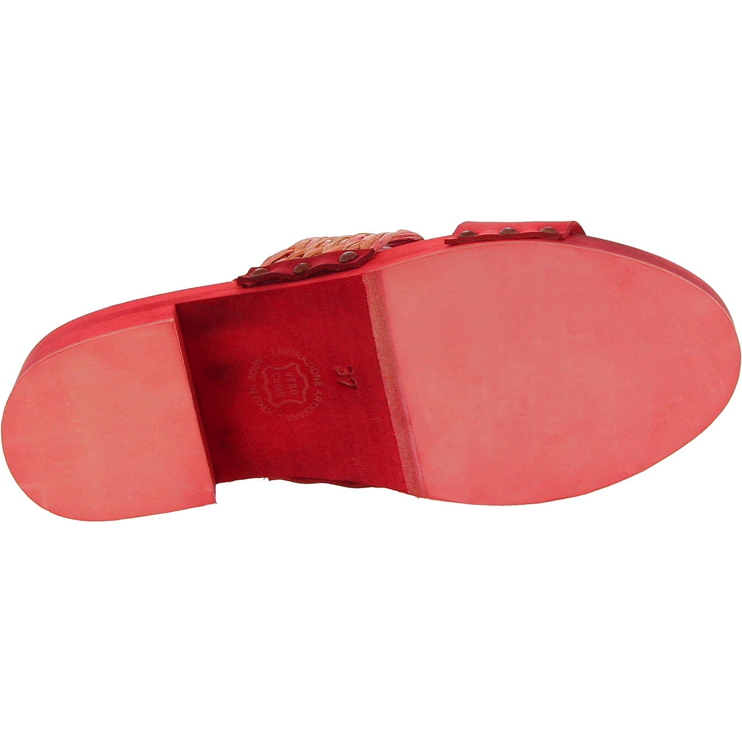 Sabot da donna rosso in legno artigianali con fascia in rafia e pelle