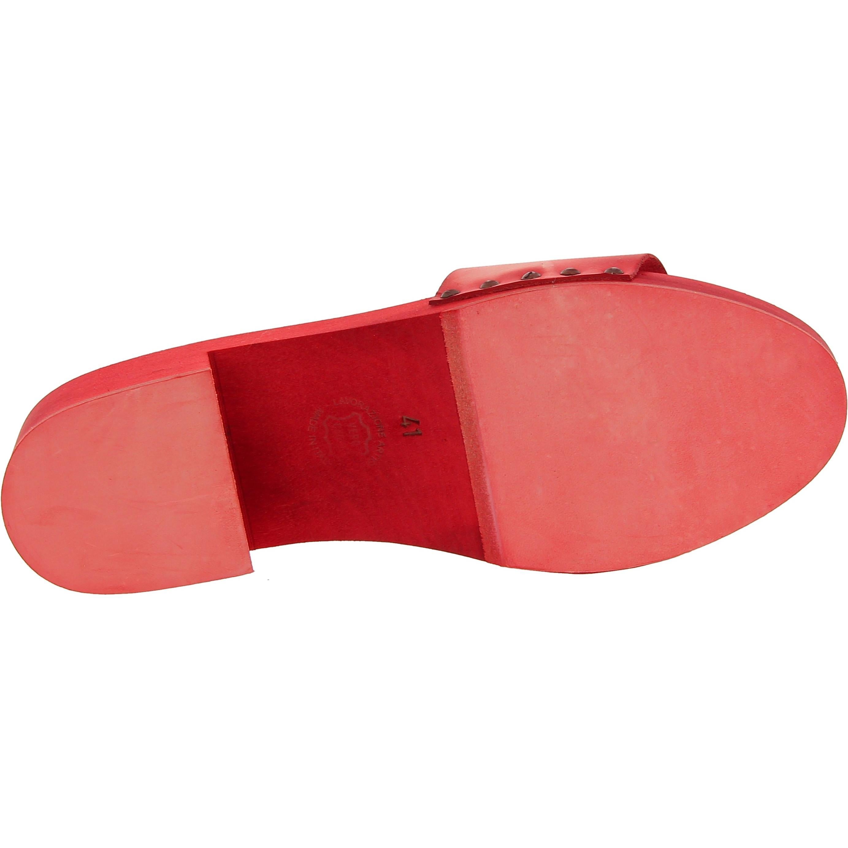 Ciabatte in legno rosso con fascia in pelle artigianali