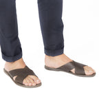 Ciabatte uomo in pelle color fango realizzate a mano in Italia