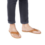 Ciabatte infradito uomo in pelle color cuoio fatti a mano