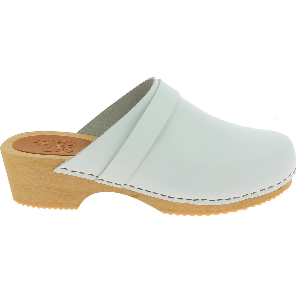 Zoccoli in legno artigianali da donna con tomaia chiusa in pelle bianca