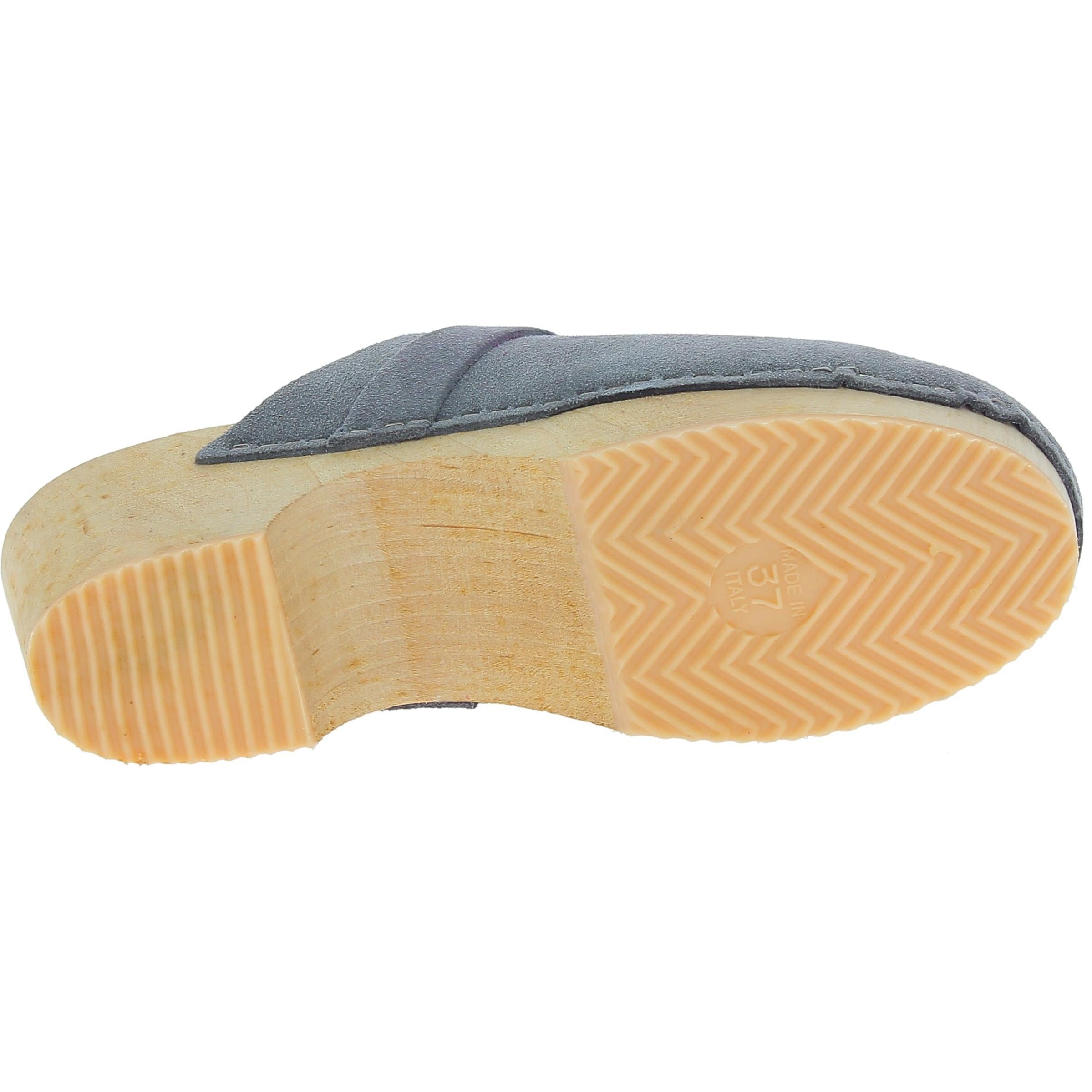 Zoccoli in legno da donna con tomaia chiusa in pelle scamosciata grigia
