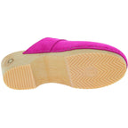 Zoccoli in legno con tomaia chiusa in pelle scamosciata rosa