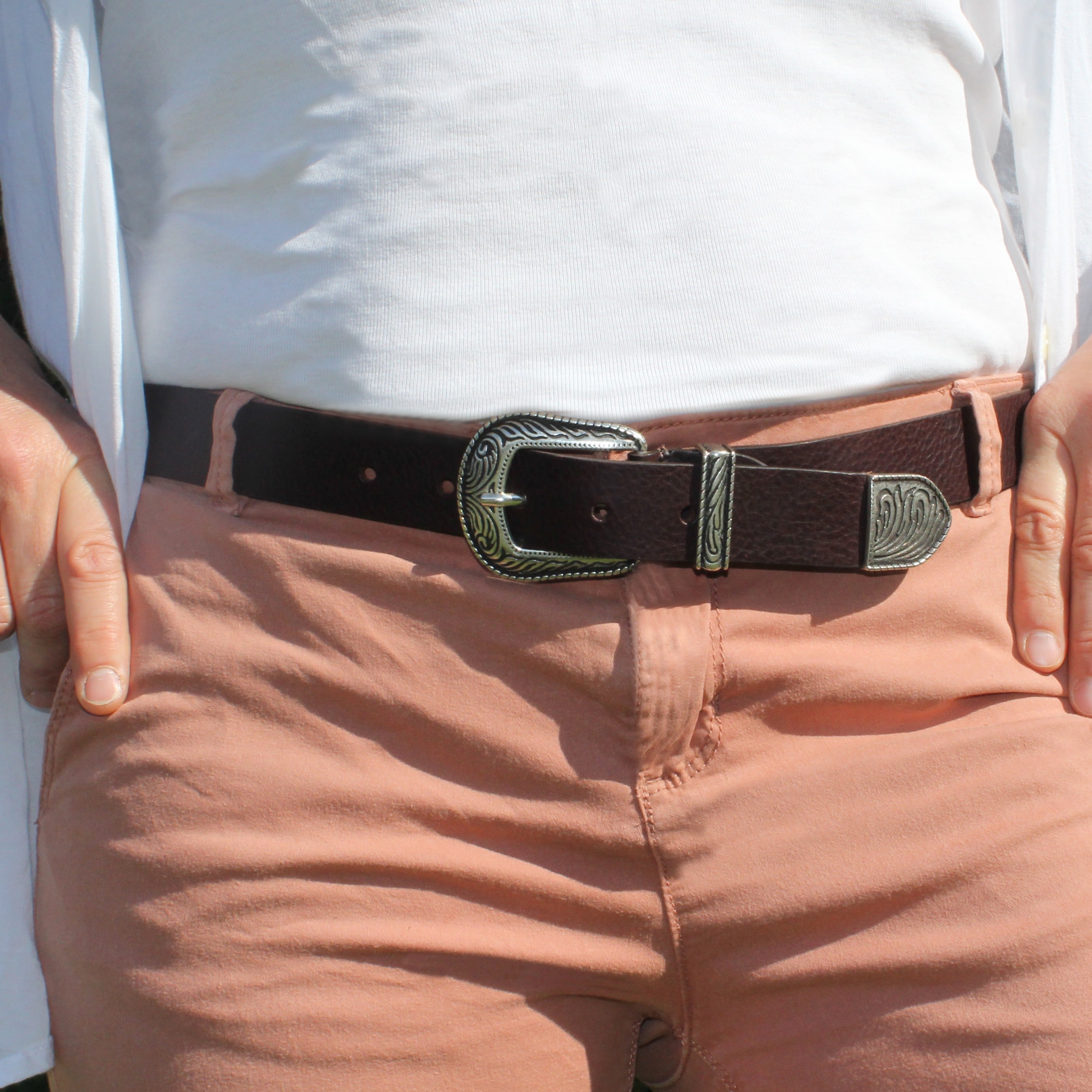 Cintura western donna in pelle marrone con puntale in metallo inciso