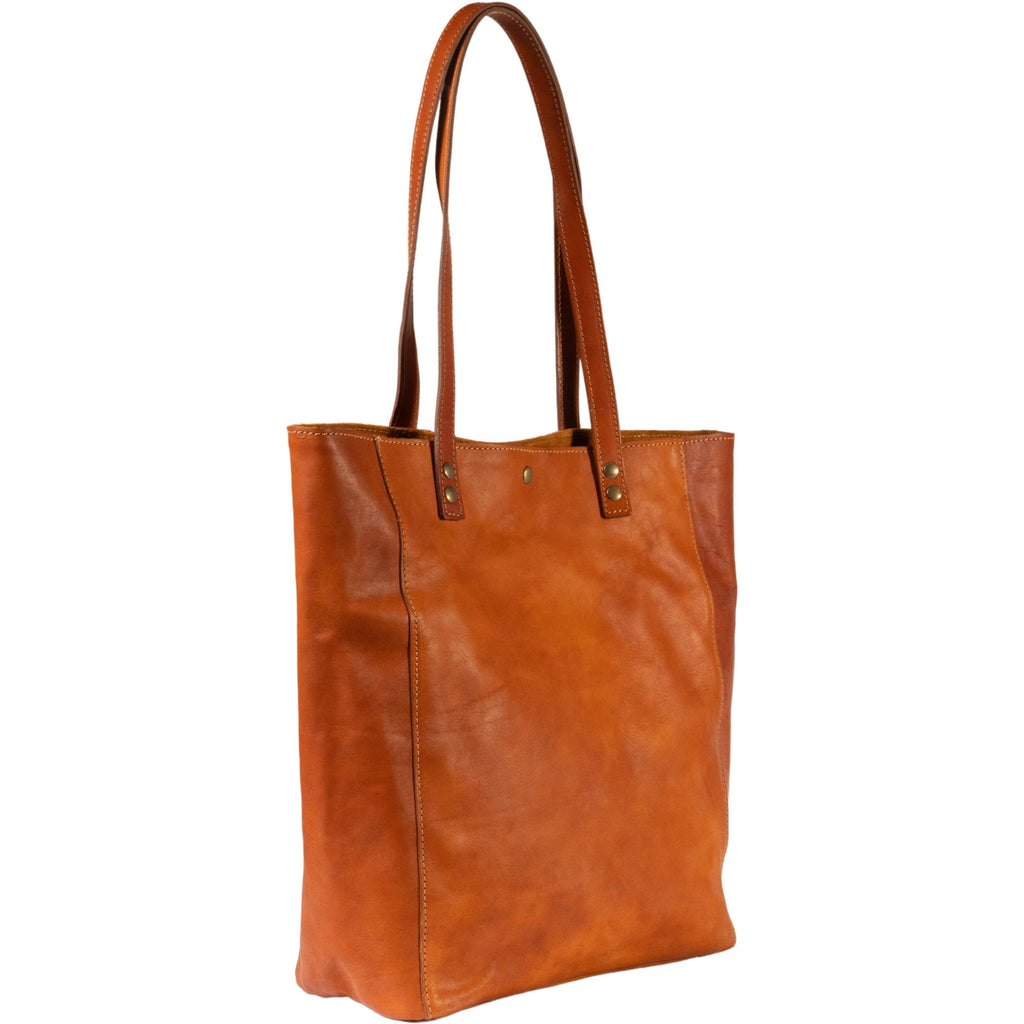 Shopping bag in pelle color cuoio realizzata a mano in Toscana