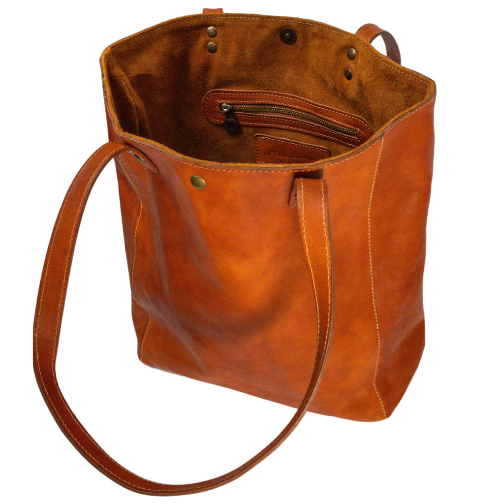 Shopping bag in pelle color cuoio realizzata a mano in Toscana