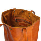 Shopping bag in pelle color cuoio realizzata a mano in Toscana