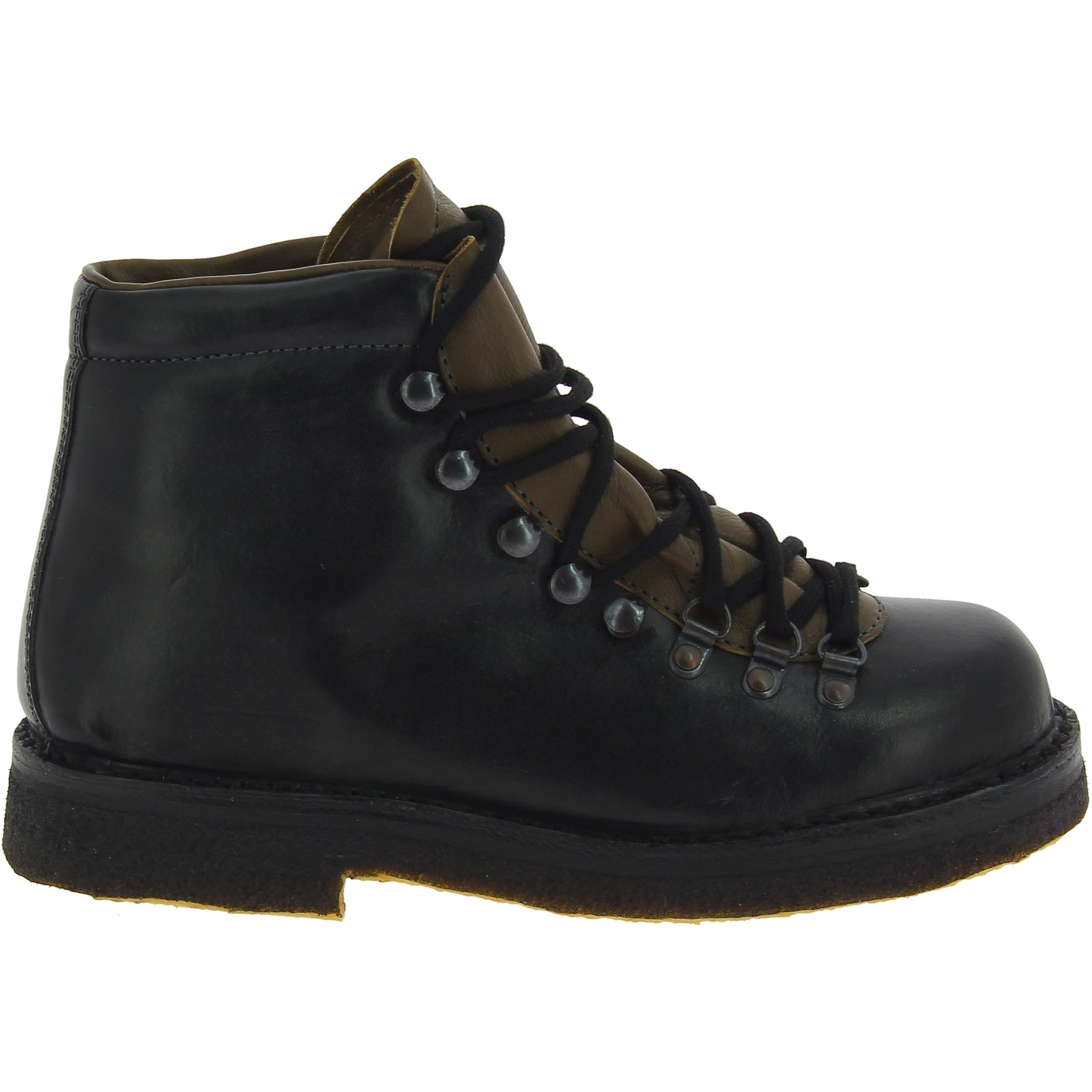 Stivale da montagna donna color nero con suola in caucciù