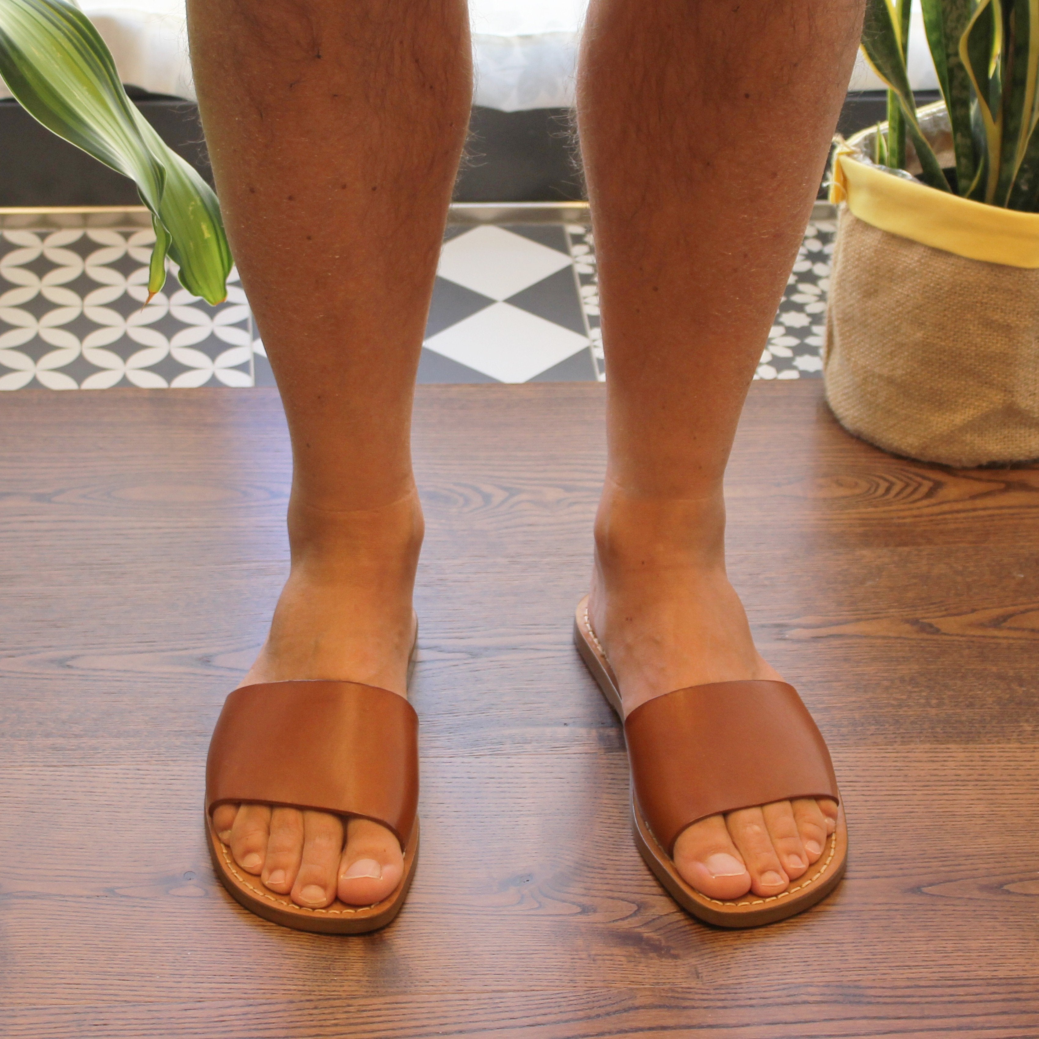 Ciabatte da uomo in pelle di vitello color cuoio artigianali
